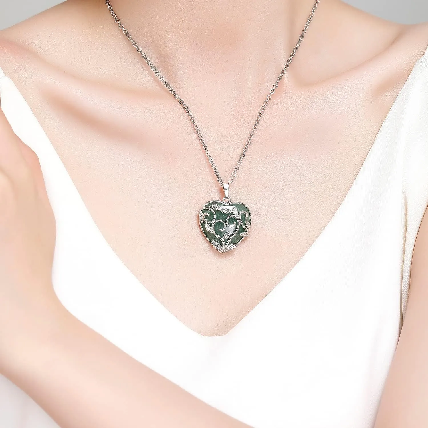 XIANNVXI Green Aventurine Necklace Mothers Day Gifts Healing Crystal Stone Necklaces Heart Pendant Necklace Natural Spiritual Jewelry for Women Girlfriend Wife
