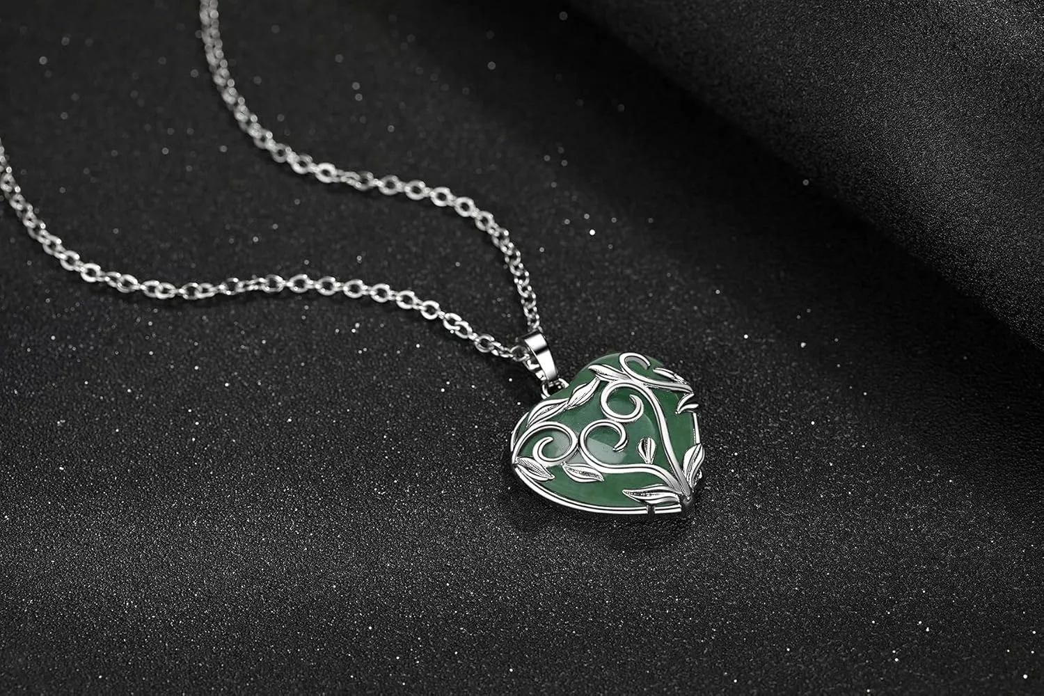 XIANNVXI Green Aventurine Necklace Mothers Day Gifts Healing Crystal Stone Necklaces Heart Pendant Necklace Natural Spiritual Jewelry for Women Girlfriend Wife